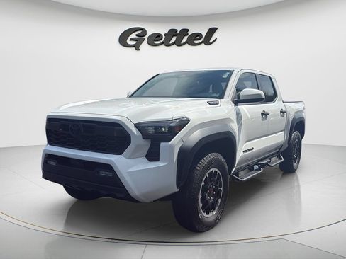 Used 2025 Toyota Tacoma TRD Off-Road AWD/4WD image 1