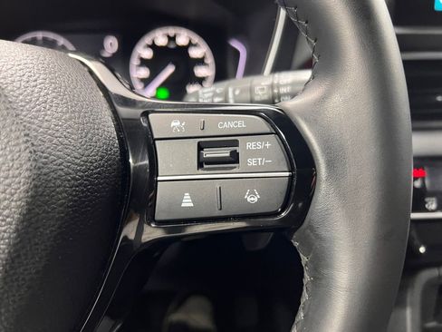 Used 2025 Honda Pilot EX-L image 10