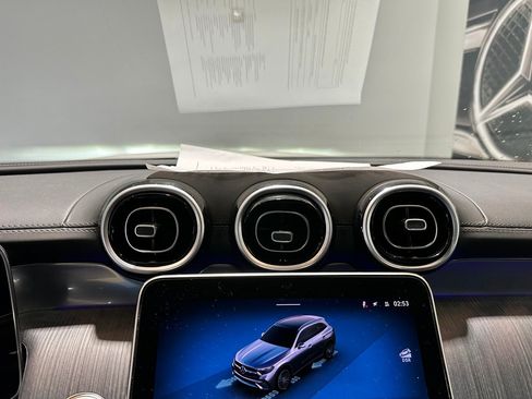 Used 2025 Mercedes-Benz GLC 300 4MATIC image 22