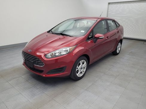 Used 2015 Ford Fiesta SE image 2