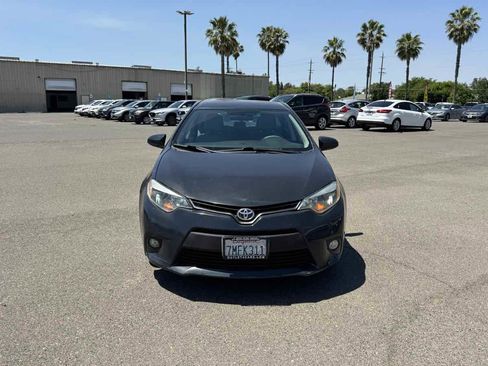 Used 2015 Toyota Corolla LE FWD image 4