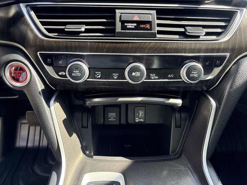 Used 2018 Honda Accord Touring image 32