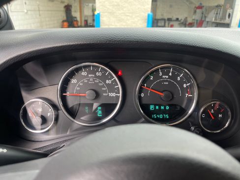 Used 2012 Jeep Wrangler Unlimited Sahara w/ Connectivity Group image 19