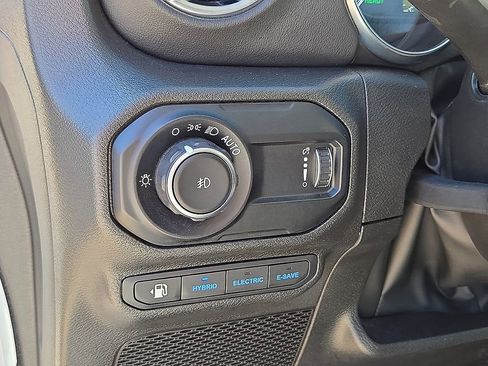 Used 2023 Jeep Wrangler Unlimited Sahara AWD/4WD image 23