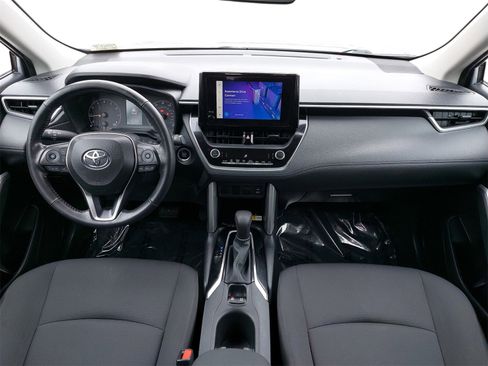 Used 2023 Toyota Corolla Cross LE image 9