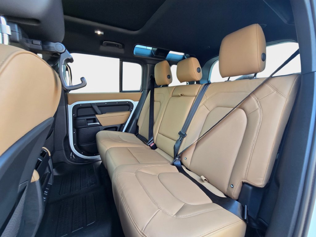 New 2026 Land Rover Defender 110 X-Dynamic SE AWD/4WD image 14
