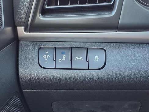 Used 2019 Hyundai Elantra SEL w/ Winter Weather Package image 15