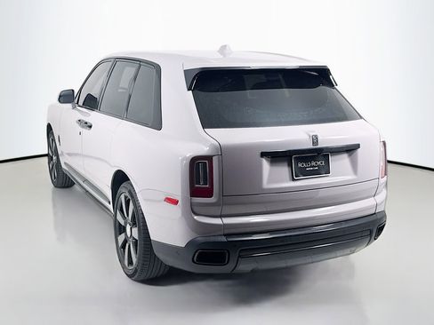 Certified 2022 Rolls-Royce Cullinan w/ Dark Exterior Package AWD/4WD image 2