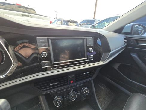Used 2019 Volkswagen Jetta SE image 12