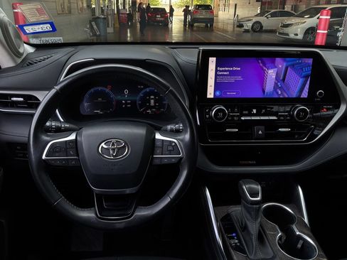 Used 2023 Toyota Highlander Limited FWD image 15