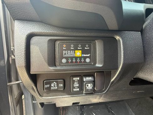 Used 2017 Toyota Tacoma TRD Off-Road w/ Premium & Technology Package AWD/4WD image 12