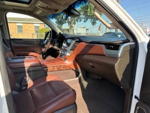 Used 2019 Chevrolet Suburban Premier AWD/4WD image 22
