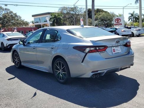 Used 2023 Toyota Camry SE image 3
