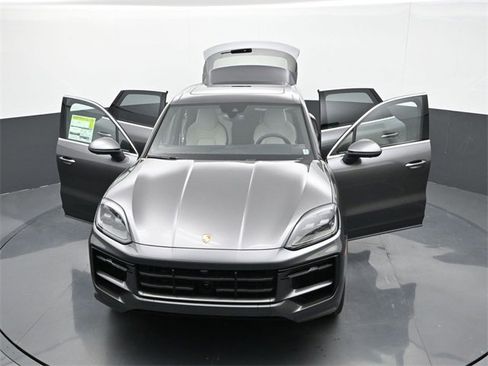 New 2026 Porsche Cayenne S image 34