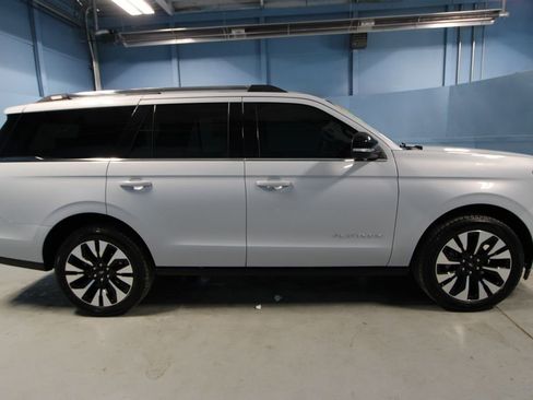 Used 2025 Ford Expedition Platinum w/ Platinum Ultimate Package image 41