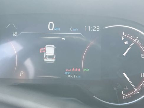 Used 2025 Toyota RAV4 XLE AWD/4WD image 15