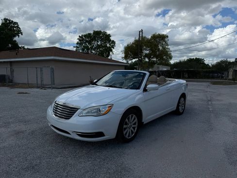 Used 2014 Chrysler 200 Touring FWD image 1