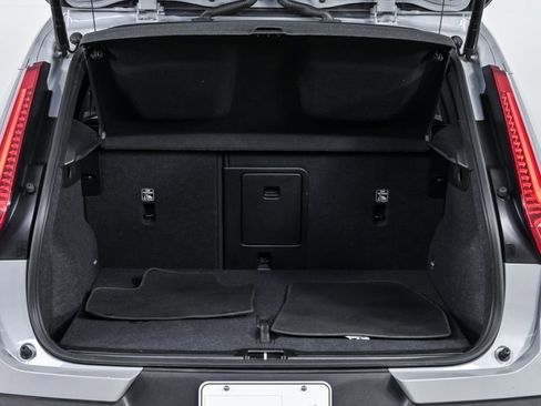 Certified 2025 Volvo XC40 B5 Plus image 31