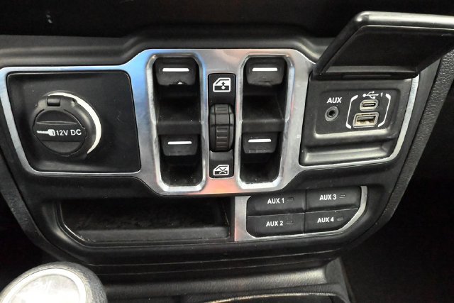 Used 2022 Jeep Wrangler Unlimited Sahara w/ Cold Weather Group AWD/4WD image 43