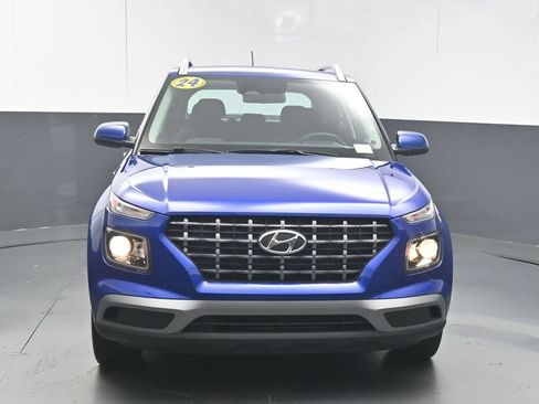 Used 2024 Hyundai Venue SEL FWD image 3