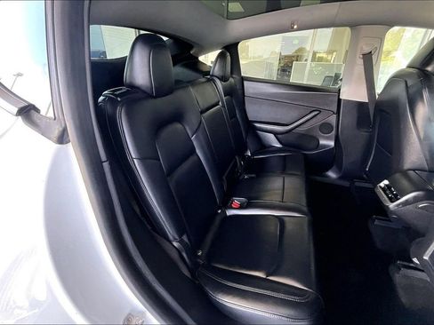 Used 2021 Tesla Model Y Long Range image 25