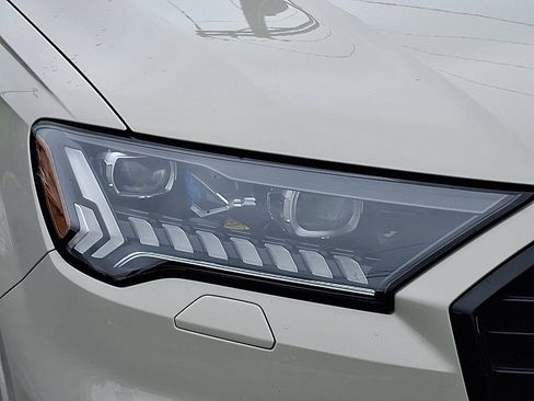Used 2023 Audi Q7 3.0T Prestige AWD/4WD image 10