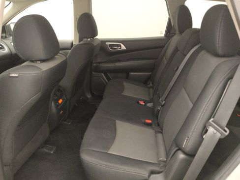 Used 2019 Nissan Pathfinder SV FWD image 18