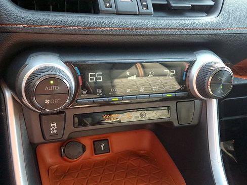 Used 2021 Toyota RAV4 Adventure image 17