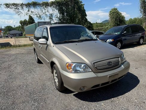 Used 2005 Kia Sedona FWD image 4