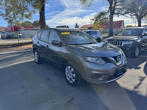 Used 2016 Nissan Rogue S w/ S Family Package image 2