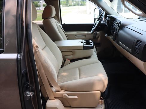 Used 2011 GMC Sierra 2500 SLE w/ SLE Preferred Package AWD/4WD image 22