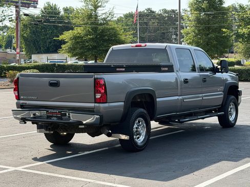 Used 2006 Chevrolet Silverado 2500 LT w/ Heavy-Duty Power Package AWD/4WD image 6