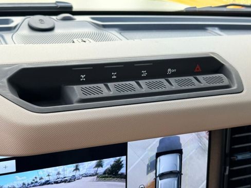 Used 2022 Ford Bronco Wildtrak image 28