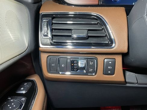 Used 2022 Lincoln Navigator Reserve image 22