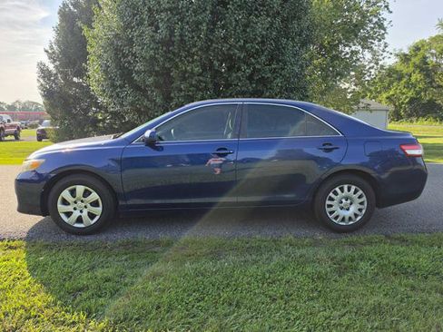 Used 2011 Toyota Camry FWD image 1