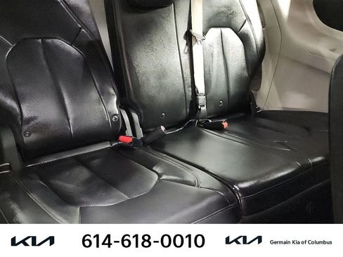 Used 2018 Chrysler Pacifica Touring-L image 19
