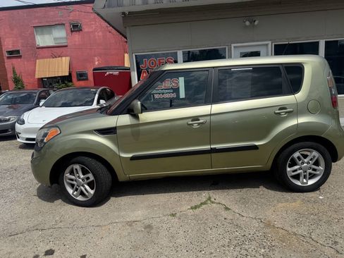 Used 2011 Kia Soul + w/ Audio Pkg FWD image 5
