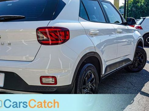 Used 2022 Hyundai Venue SE FWD image 6
