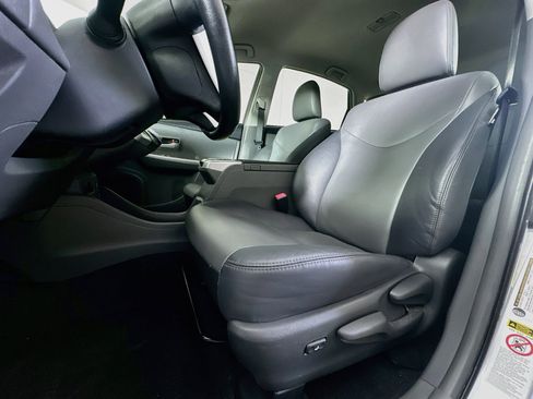 Used 2014 Toyota Prius V Five FWD image 13