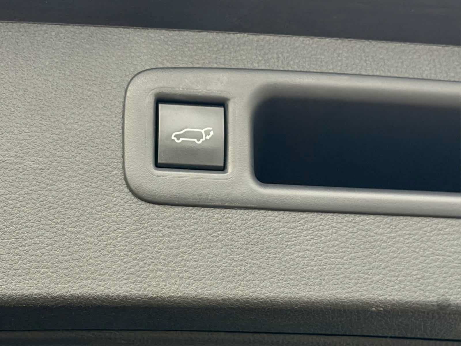 Used 2024 Toyota Highlander LE AWD/4WD image 22