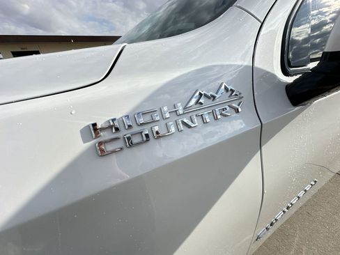 Used 2024 Chevrolet Suburban High Country image 33