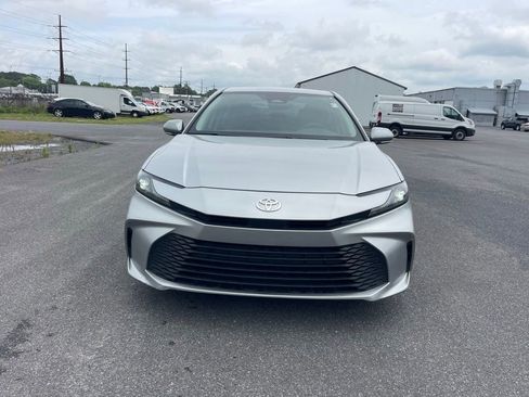 Used 2025 Toyota Camry LE FWD image 8