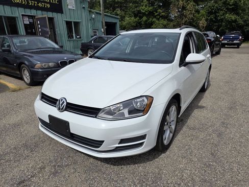 Used 2017 Volkswagen Golf SE FWD image 4