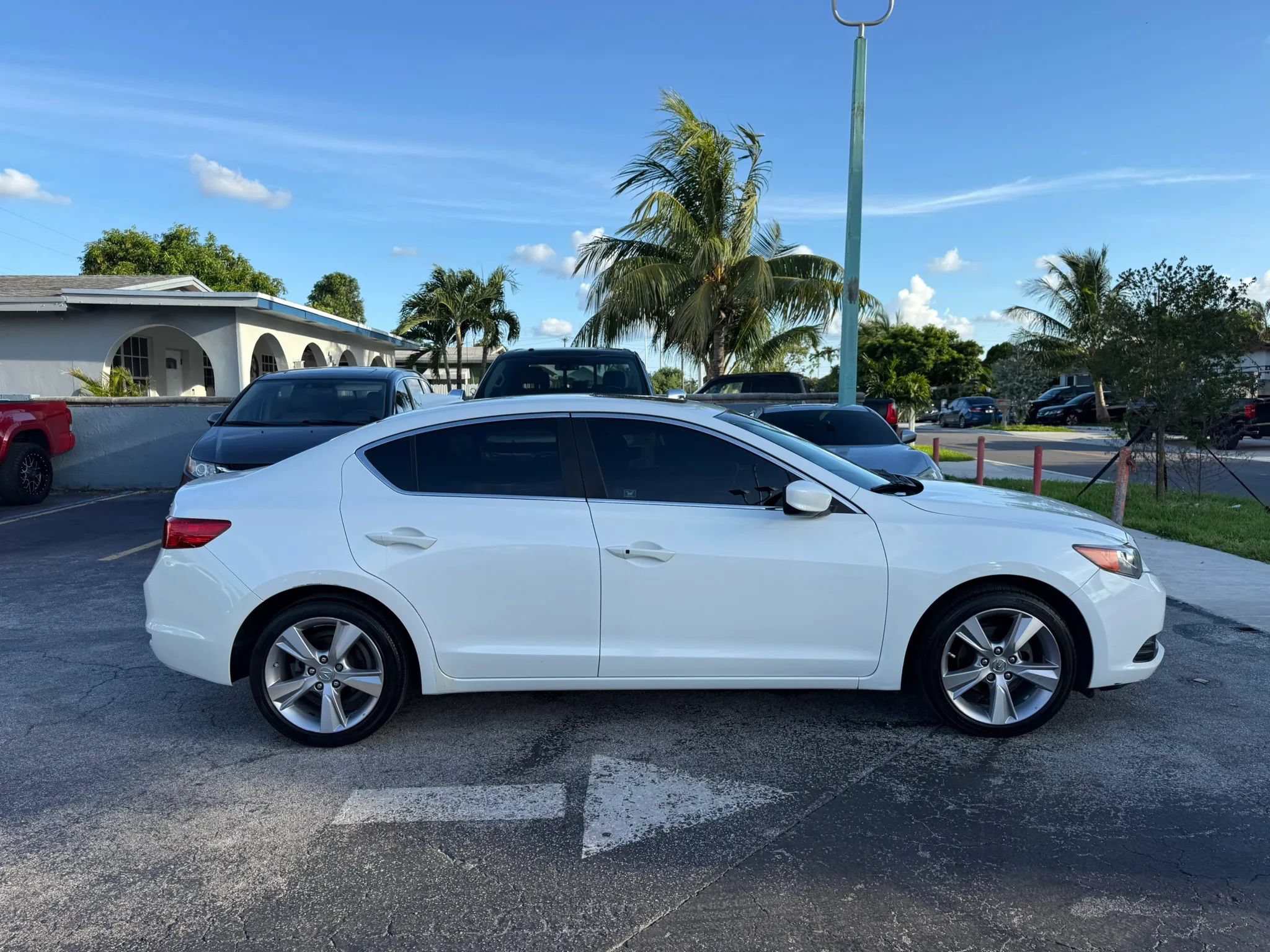 Used 2013 Acura ILX w/ Technology Package FWD image 6