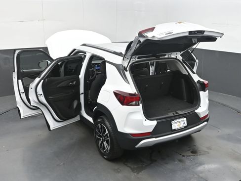 Used 2025 Chevrolet TrailBlazer LT AWD/4WD image 45