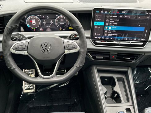 New 2026 Volkswagen Tiguan SE R-Line image 13