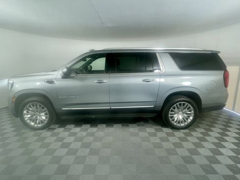 Used 2025 GMC Yukon XL Denali AWD/4WD image 2