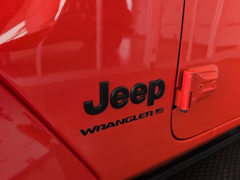 Used 2023 Jeep Wrangler Unlimited Sahara AWD/4WD image 5