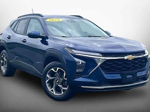 Used 2024 Chevrolet Trax LT w/ Driver Confidence Package FWD image 10