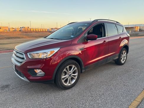 Used 2018 Ford Escape SE w/ SE Sync 3 Package image 4